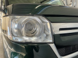 明るくて長寿命のLEDヘッドライト採用