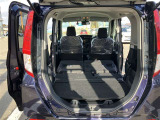 フラットにして広い荷室に