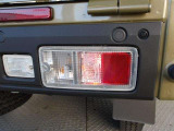 ブレーキランプには視認性に優れたLEDバルブを備えたテールレンズです!