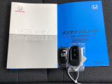 メンテナンスノート【点検整備記録簿・保証書】、取説も揃っています。スマートキーはバッグなどにしまったままボタン操作でエンジンの始動・停止ができて大変便利です。