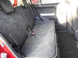 後部座席も広々です!目立った汚れや傷もなく綺麗です!納車の際にはルームクリーニングを実施しております!