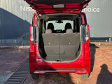 トランクルームから後席のシート位置を動かせますので、お荷物の大きさに合わせて広さの調整可能です☆シートを倒せば大きなお荷物もOK!