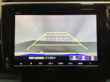バックでの車庫入れも安心です! リアカメラが付いているバックモニター付のナビを装備しております。操作線もついており距離感も画面から確認できます。