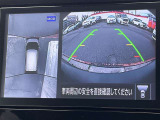 車を真上から見ているように、周囲の状況を把握しながら安心して駐車が行えるアラウンドビューモニター!