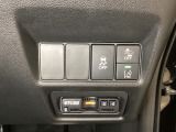Hondaセンシング用の、VSA解除と路外逸脱抑制機能などのオンオフスイッチはハンドルの右側に装備しています。その下にETC2.0がついています。高速道路の料金所の通過も楽々です。