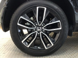 【アルミホイール】純正アルミホイール装備!足元を際立たせ、軽快な走りを演出します!印象もアップし、スタイルも引き締まります!スポーティーさの中にラグジュアリーを感じさせるデザインですね♪