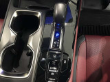 電動パーキングブレーキを搭載。スイッチ操作でパーキングブレーキを作動・解除することが可能ですので、操作の力が不要ですよ♪