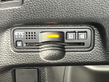 有料道路をキャッシュレスで通行できるETC車載器付きです。運転席足元に設置されています。ETCセットアップ費用は含まれておりません。別途必要となります。