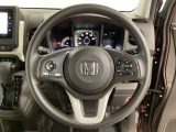 ハンドルにHondaセンシング系のクルーズコントロールやレーンキープアシストなどのスイッチと、オーディオの操作スイッチが装備されています。ハンドルから手を離さず安全に操作できます。