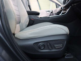 パワーシート搭載。微妙な調整が手軽にでき、ピッタリなポジションで運転することが可能です。