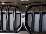 ☆BMWの代名詞とも言える【キドニーグリル】一目見ただけでBMW車であると認識できる確固たるアイコンとして存在感を放ちます☆