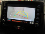 バックでの車庫入れはハンドルと連動したガイドラインが出る「バックガイドモニター」がサポートいたします。
