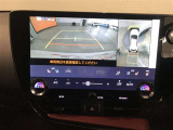 パノラミックビューモニター付きです。車両を上から見たような映像をディスプレイオーディオ画面に表示。運転席からの目視だけでは見にくい、車両周辺の状況をリアルタイムでしっかり確認できます。