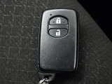 鍵がポケットの中でもドア開閉・エンジンスタートが可能な便利なスマートキーです!