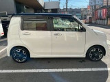 キーレスエントリーでカギの開け閉めも楽々です!またエンジンスタートもプッシュ式です!基本的にカギをカバン、ポケットから出す必要ないので楽々です!