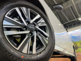 【純正16インチアルミホイール】外観にマッチした純正アルミホイールを装着しております。各種社外アルミホイールや、スタッドレスタイヤも取扱いしております。是非ご相談ください♪