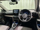 運転席まわりです。 各操作スイッチは使いやすい位置に配置されてます。