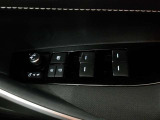 パワーウィンドウスイッチで運転席から全席の窓の開閉ができます。