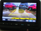 リアカメラを装備していますのでバック駐車も安心です。リバースギア連動で自動に切り替わり、車後方を表示します。