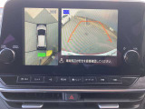 空から見下ろしたようなアラウンドビューモニターです☆狭い駐車の時もとても便利です♪また、接近を音で知らせてくれるコーナーセンサーも付いてます。