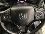 ハンドルにHondaセンシング系のクルーズコントロールやレーンキープアシストなどのスイッチと、オーディオの操作スイッチが装備されています。ハンドルから手を離さず安全に操作できます。