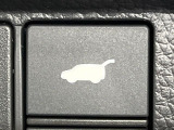 【パワーバックドア】スマートキーや運転席のボタンを押すだけでリアゲートが自動で開閉します!荷物を持っている時や、高い位置にあるバックドアを閉める際に便利な機能です♪