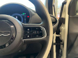 運転中でもオーディオの操作や電話を受けられる便利なコントローラーを装備!(オーディオ/ハンズフリーコントローラー付)