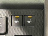 寒い日のドライブを快適にする運転席&助手席シートヒーターが付いてます。アクセサリーソケット(12V/120W)も装備されています。