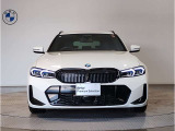 ☆BMWの代名詞とも言える【キドニーグリル】一目見ただけでBMW車であると認識できる確固たるアイコンとして存在感を放ちます☆