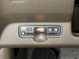 ハンドルの左下にETCがついています。高速道路の料金所の通過も楽々です。 カードの取り出しもしやすい場所についています。