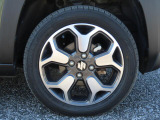 純正アルミを履いてます!燃費の面でも活躍してくれる装備です!
