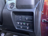 パワースライドドアの開閉はスマートキーのリモコンやドアノブは勿論、運転席側のスイッチ操作でも開閉ができ、安全・簡単です