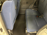 後部座席もキレイです♪シートバックにはショッピングフックととポケット付きです♪