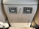 シャッター付後席エアコン吹出口