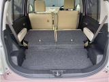 シートを倒すとさらに広々トランクルームです