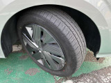 タイヤサイズは185/65R15です。
