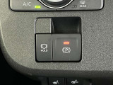 自動パーキング機能と、ブレーキを踏んで停車するとブレーキ状態が保持される便利なブレーキホールド付き!