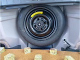 スペアタイヤついてます。