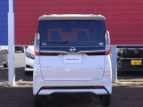 エマージェンシーブレーキ、フロント&バックソナー、インテリジェント LI(車線逸脱防止支援システム)+LDW(車線逸脱警報)、インテリジェント FCW(前方衝突予測警報)、標識検知機能など安全装置が充実!