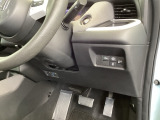 左側に高速で便利なETCがあり、横滑りを防ぐVSAなどのスイッチは、運転席の右側、手の届きやすい位置にあります。