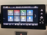 HondaCONNECT対応の便利なナビディスプレー。お持ちのスマートフォンと連携して、ナビやBluetoothでの音楽再生が可能です。デザインはもちろん、操作性も良好です。