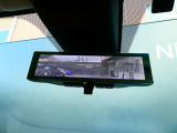 後席に荷物をタップリのせても視界を確保してくれちゃうスマート・ルームミラー♪
