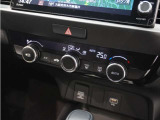 ◆オートエアコン装備◆ お好みの温度を設定をするだけで、後は、自動で風量を調節してくれます!快適にドライブが楽しめます。