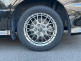 【純正16インチアルミホイール】外観にマッチした純正アルミホイールを装着しております。各種社外アルミホイールや、スタッドレスタイヤも取扱いしております。是非ご相談ください♪