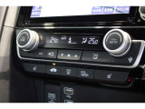 デュアルエアコン搭載です!!運転席・助手席でお好みの温度に設定可能です!!