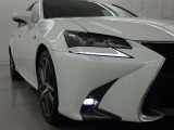 フォグランプ装着車です。暗い夜道の車両前方を明るく照らします