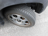 タイヤの残り溝を撮影しました☆タイヤの溝もしっかり残っていますので、安心して走行可能です(^^)/