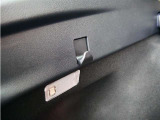 リヤトランクには荷物かけフック付き
