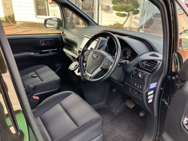 トヨタ ヴォクシー 2.0 ZS 4WD の中古車詳細 (58,000km, イナズマス