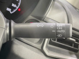 【オートライト】周りの明るさに応じて自動でヘッドライトの点灯・消灯ができる機能です!ライトの付け忘れ・消し忘れなどが無くなり、雨の日や夕方の走行も安心!トンネル通過時も便利ですね♪